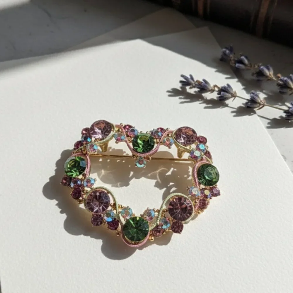 💚💖 2-in-1 Versatile Heart Brooch & Necklace Converter - Crystal Sparkle C301